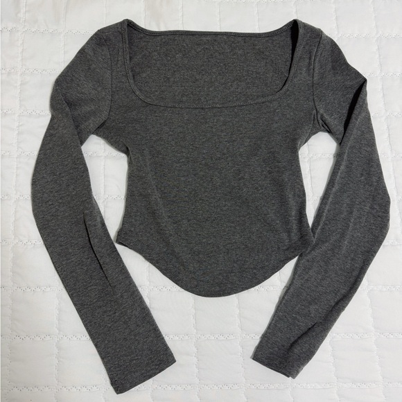 super flattering grey long sleeve - Picture 2 of 2